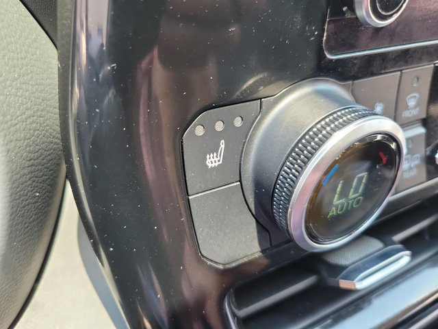 Used 2024 Toyota Highlander XLE AWD/4WD image 21