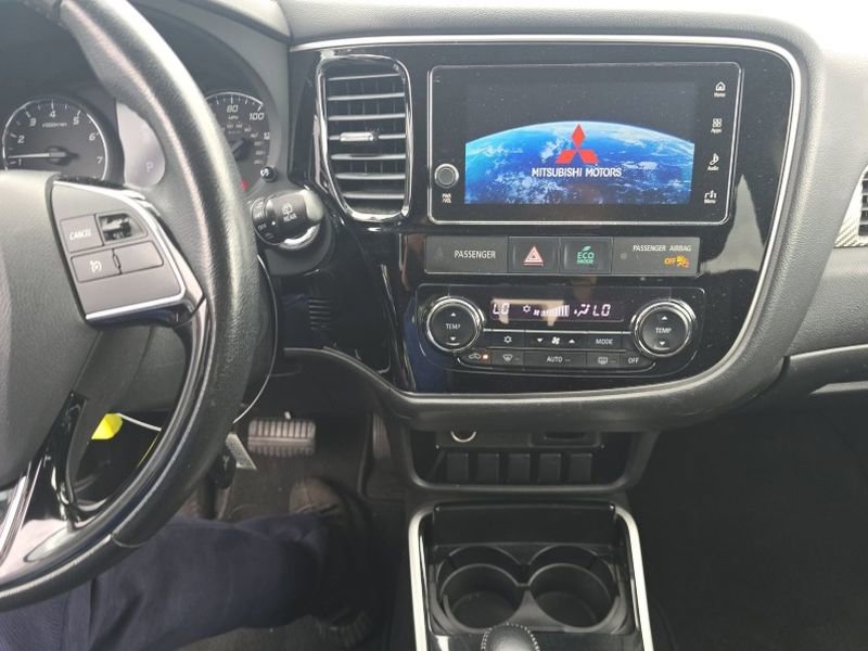 Used 2018 Mitsubishi Outlander SE FWD image 14