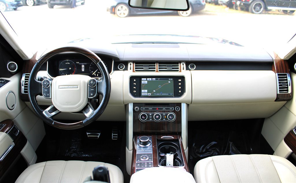 Used 2016 Land Rover Range Rover HSE image 11