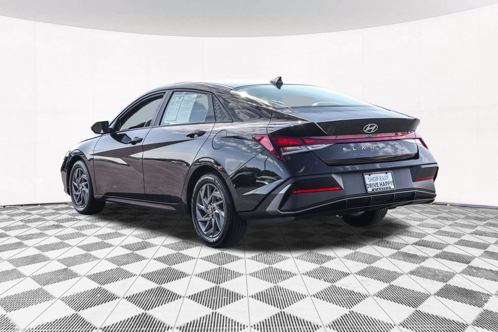 Certified 2024 Hyundai Elantra SEL FWD image 14