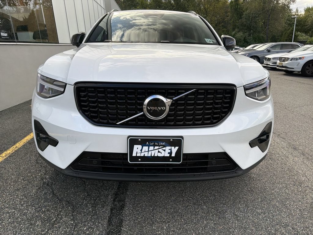 Certified 2023 Volvo XC40 B5 Plus w/ Protection Package Premier AWD/4WD image 3