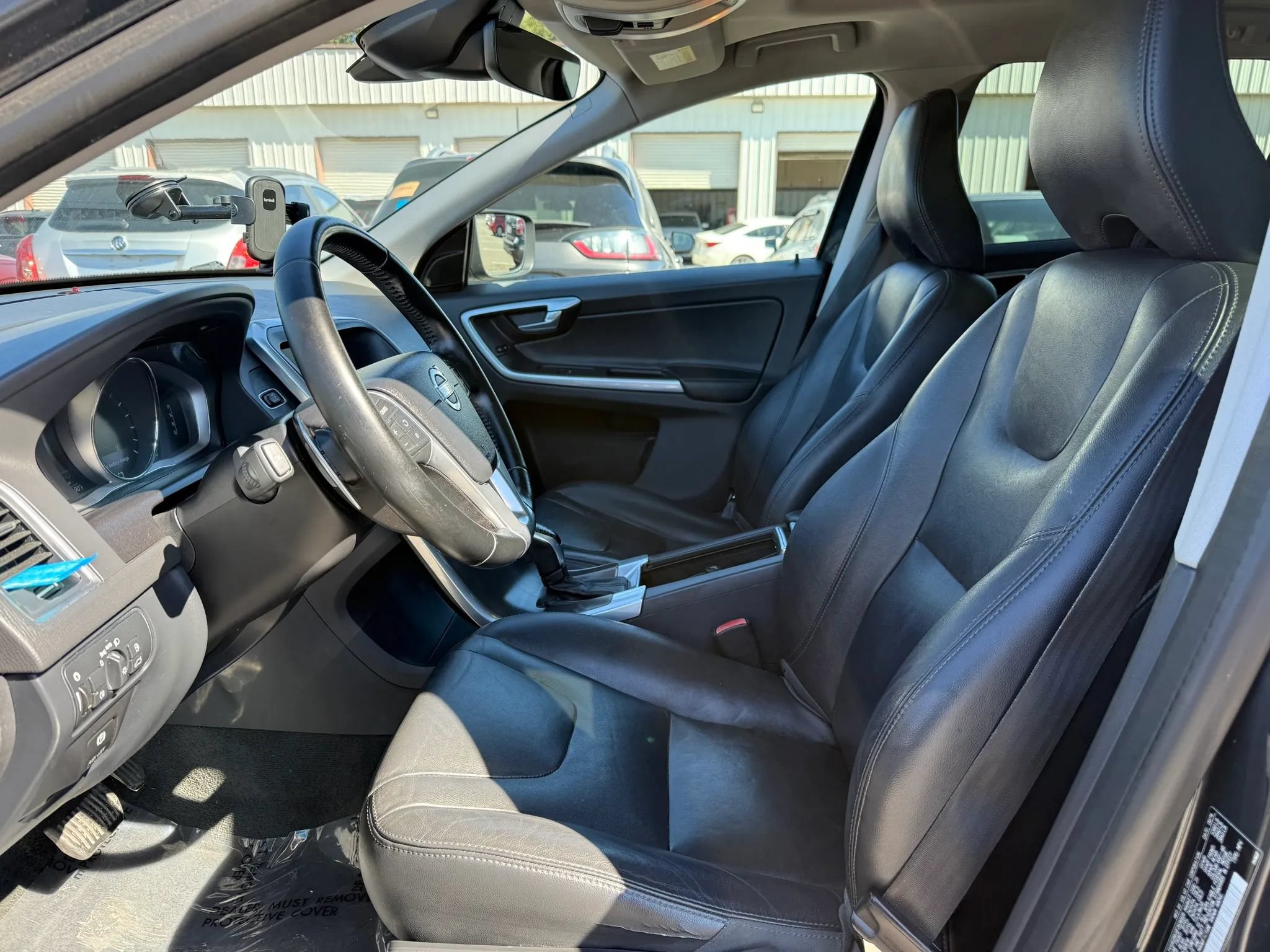 Used 2015 Volvo XC60 T6 AWD/4WD image 2