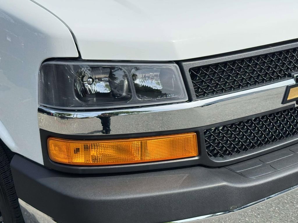 Used 2025 Chevrolet Express 3500 LT w/ LT Preferred Equipment Group RWD image 12
