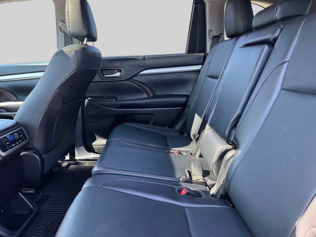 Used 2019 Toyota Highlander XLE AWD/4WD image 10