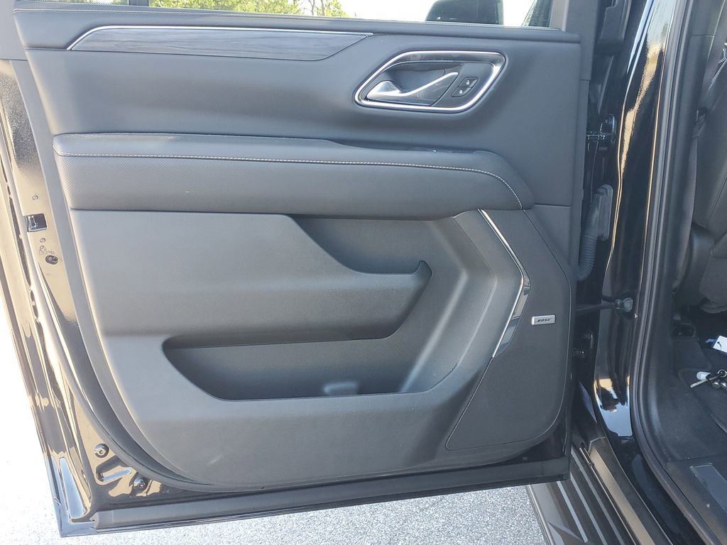 Used 2024 GMC Yukon XL SLT w/ SLT Luxury Package image 13