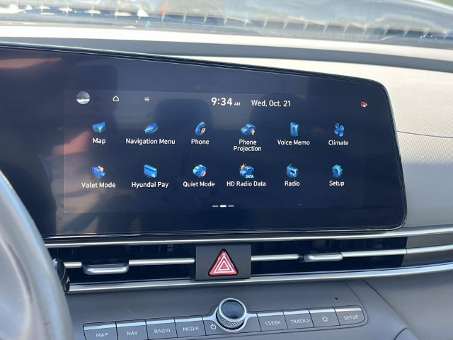 Certified 2025 Hyundai Elantra SEL FWD image 28