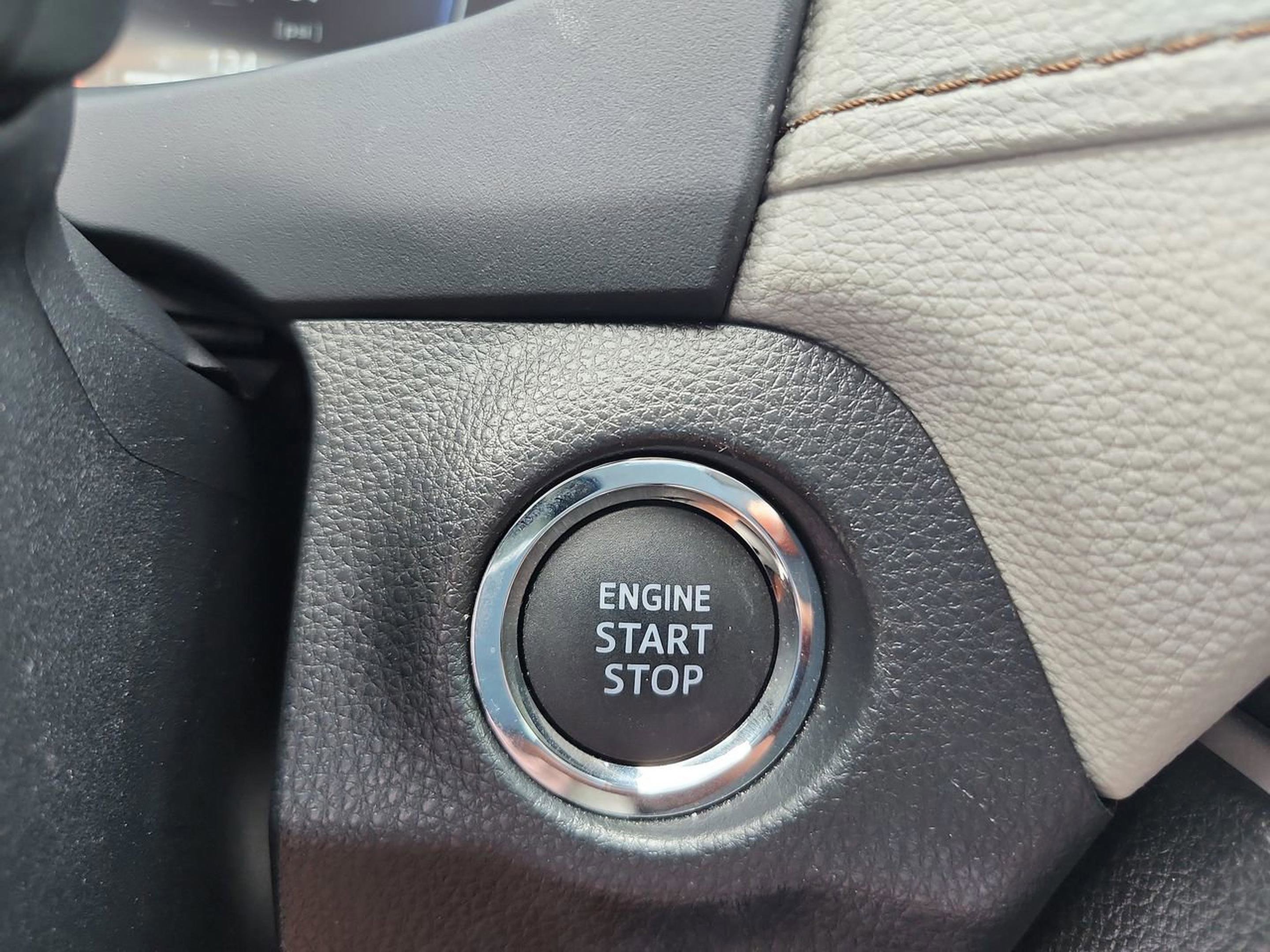 Used 2023 Toyota RAV4 Limited image 29