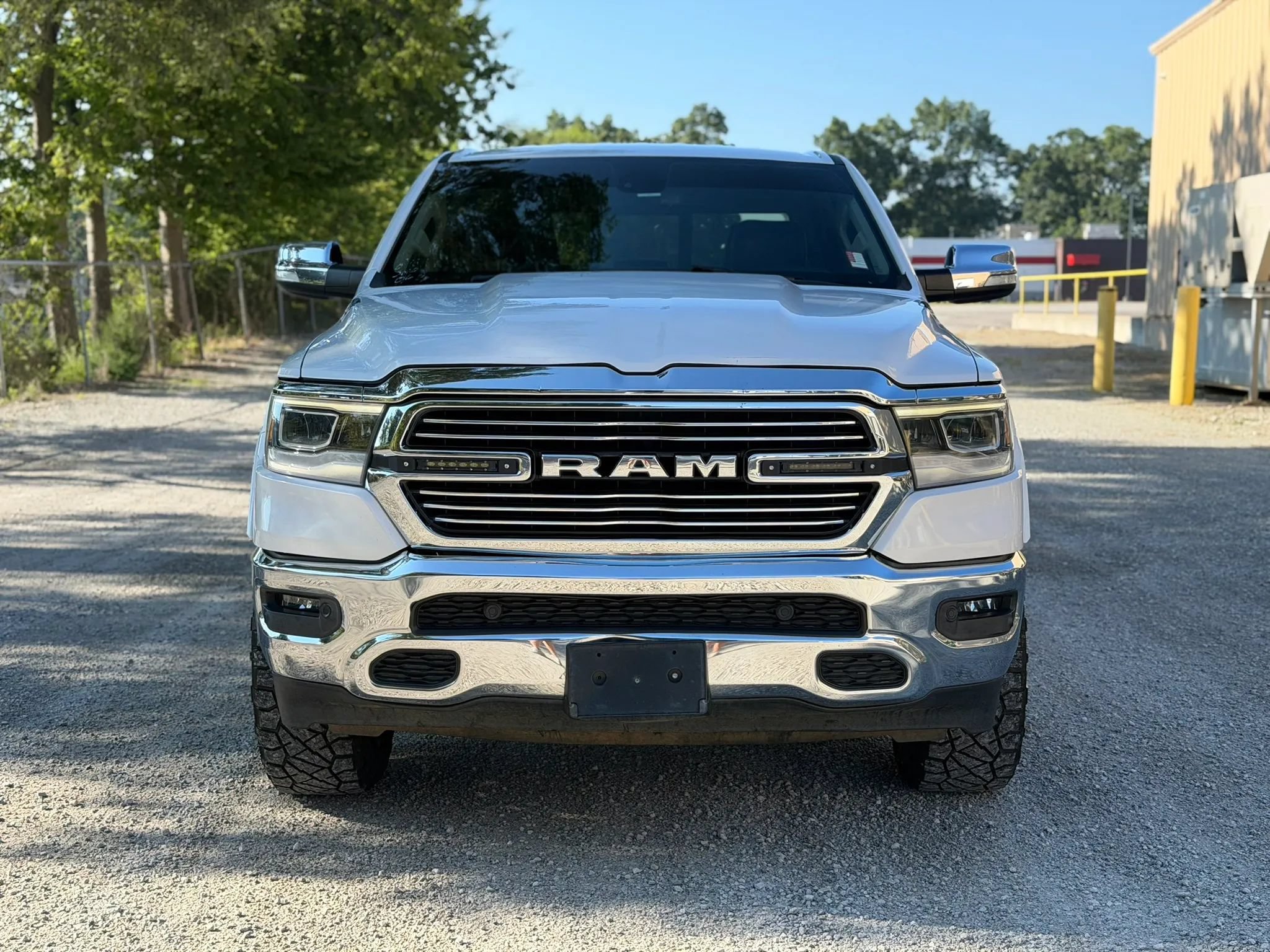Used 2019 RAM 1500 Laramie AWD/4WD image 2