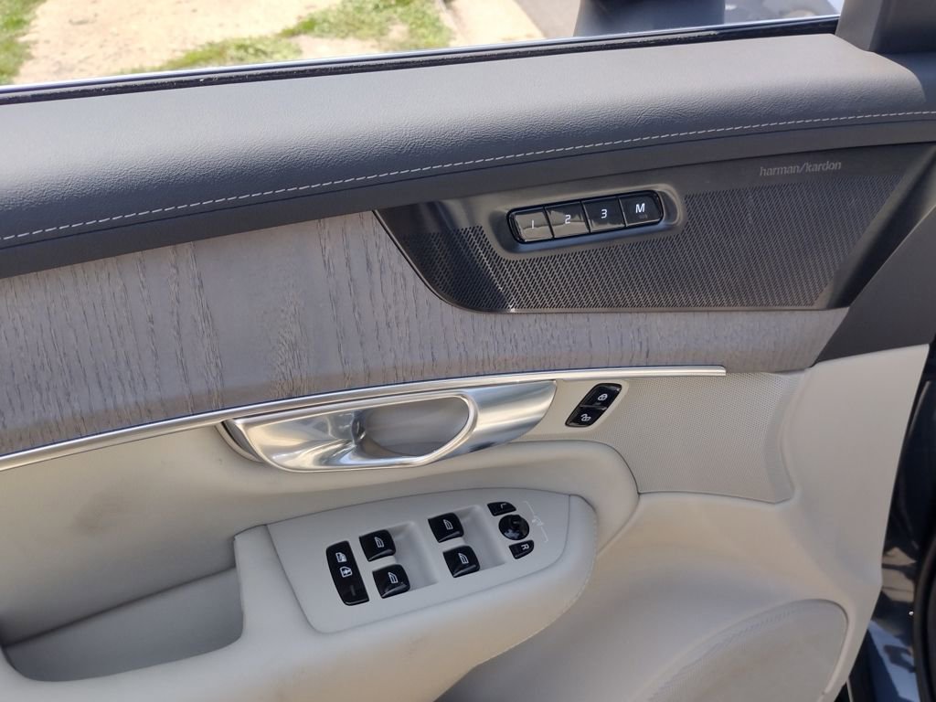 New 2026 Volvo XC90 B5 Ultra w/ Protection Package image 13