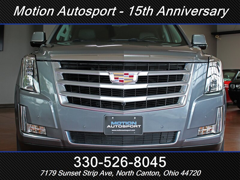 Used 2020 Cadillac Escalade Luxury AWD/4WD image 3