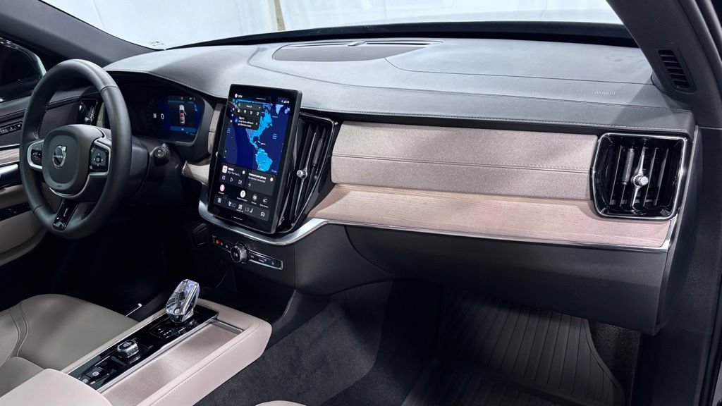 Certified 2025 Volvo XC90 B5 Plus AWD/4WD image 17