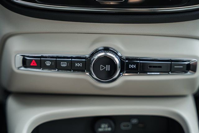 Used 2026 Volvo XC40 B5 Ultra w/ Protection Package Premier image 23