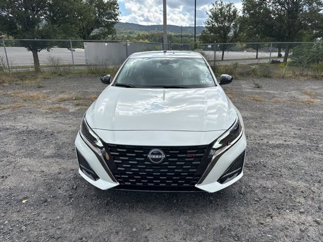 New 2025 Nissan Altima 2.5 SR w/ SR Premium Package FWD image 2