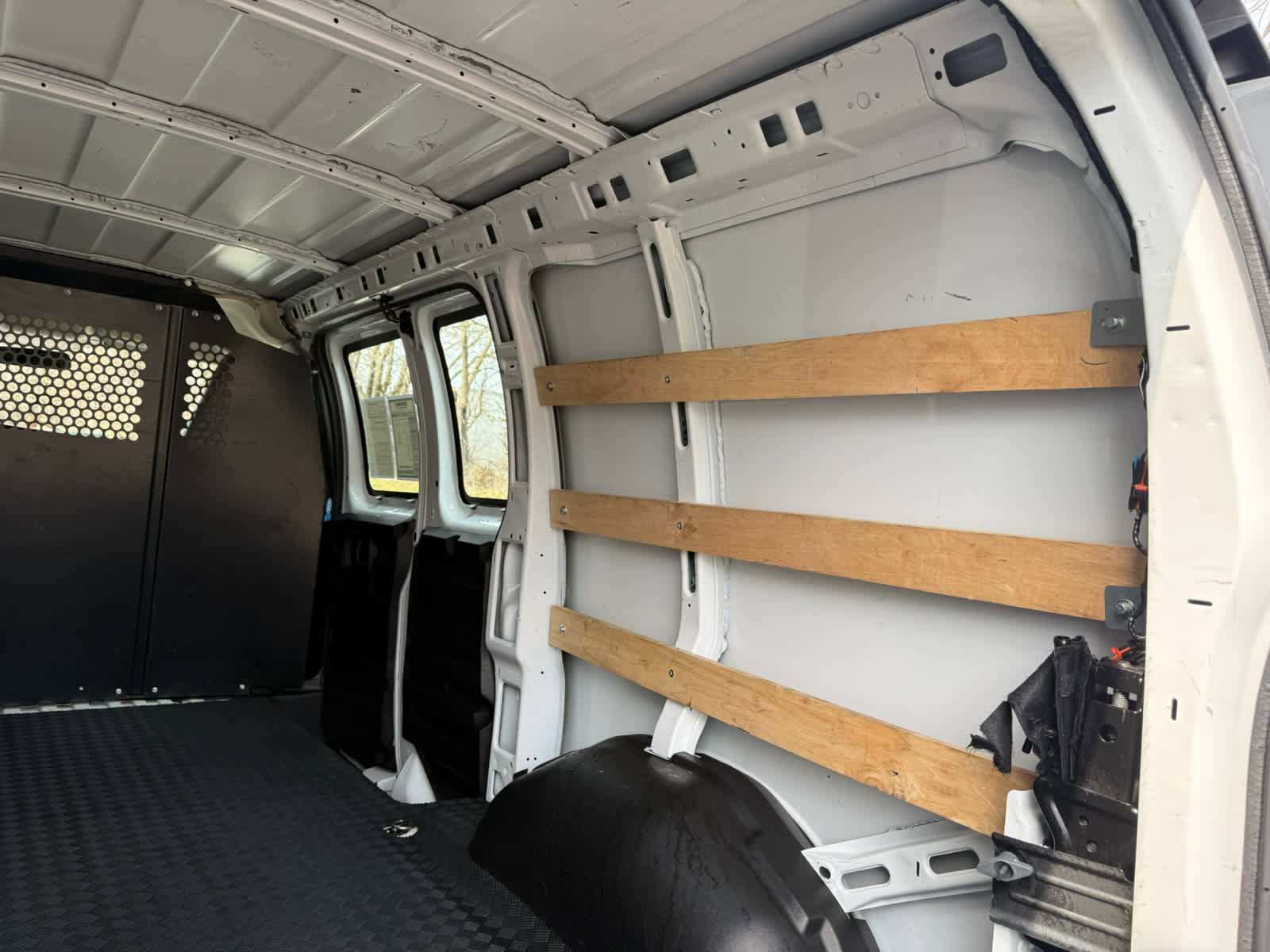 Used 2024 GMC Savana 2500 w/ Driver Convenience Package image 7