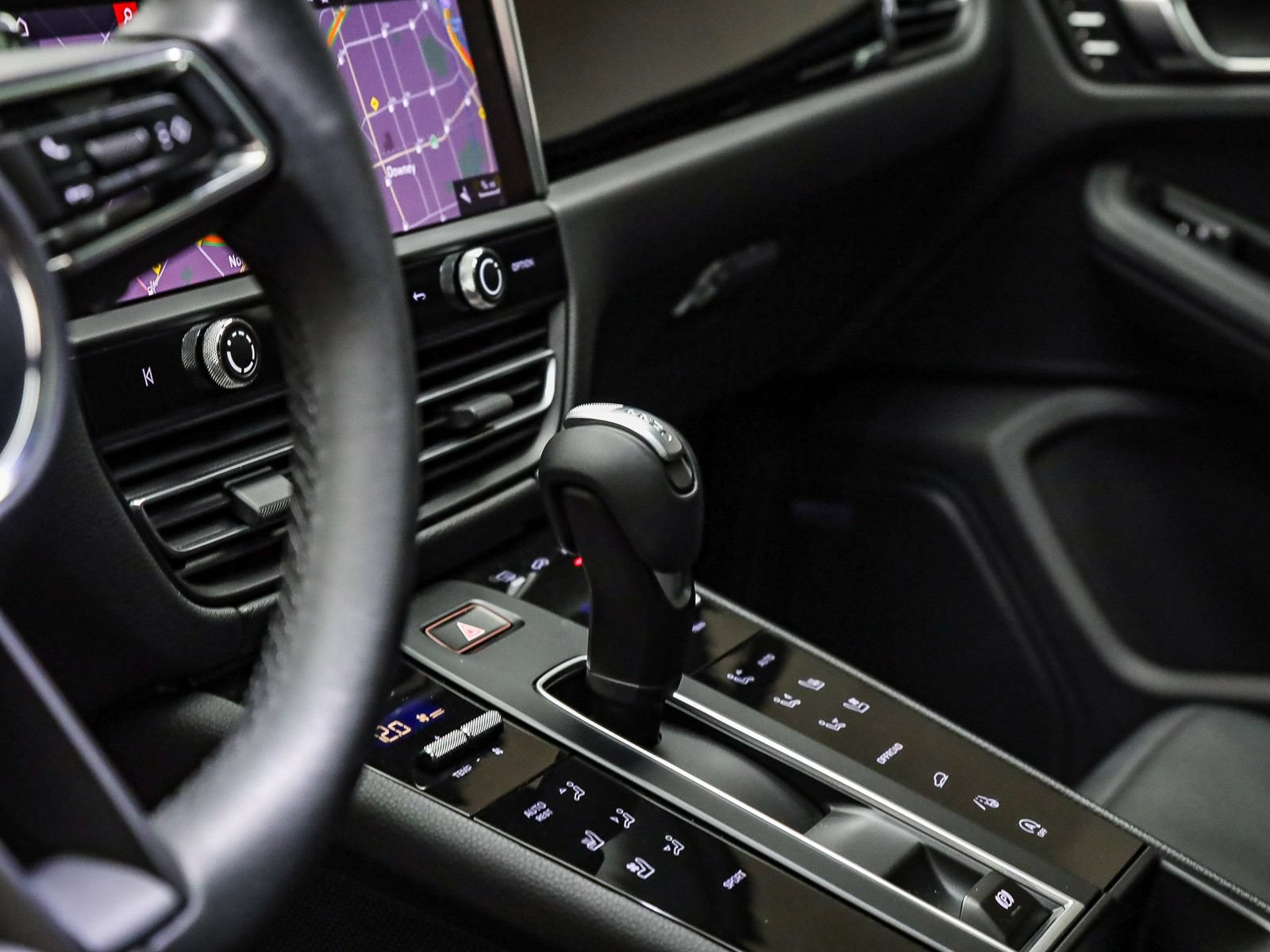 Certified 2026 Porsche Macan AWD/4WD image 27