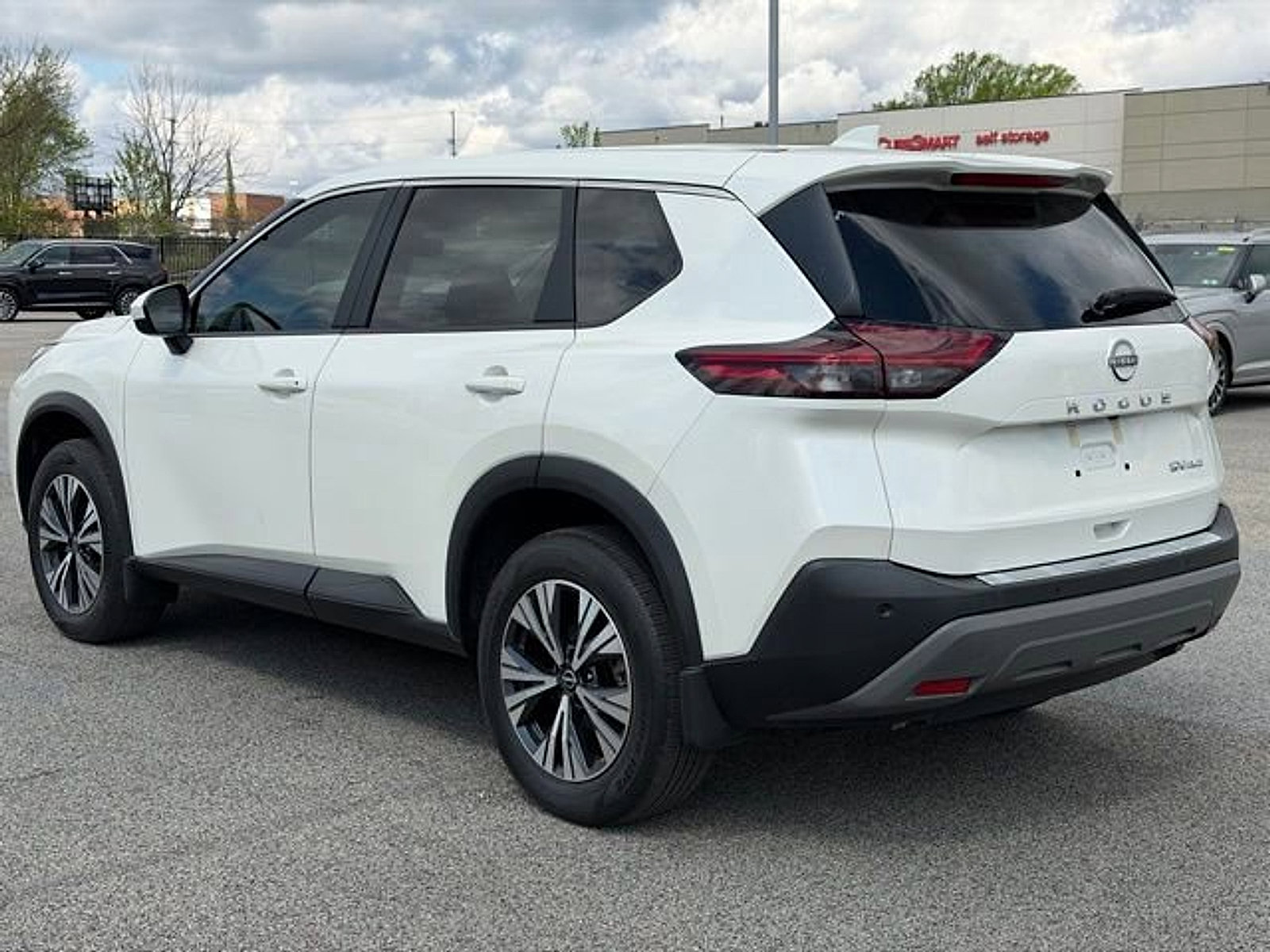 Used 2023 Nissan Rogue SV AWD/4WD image 5