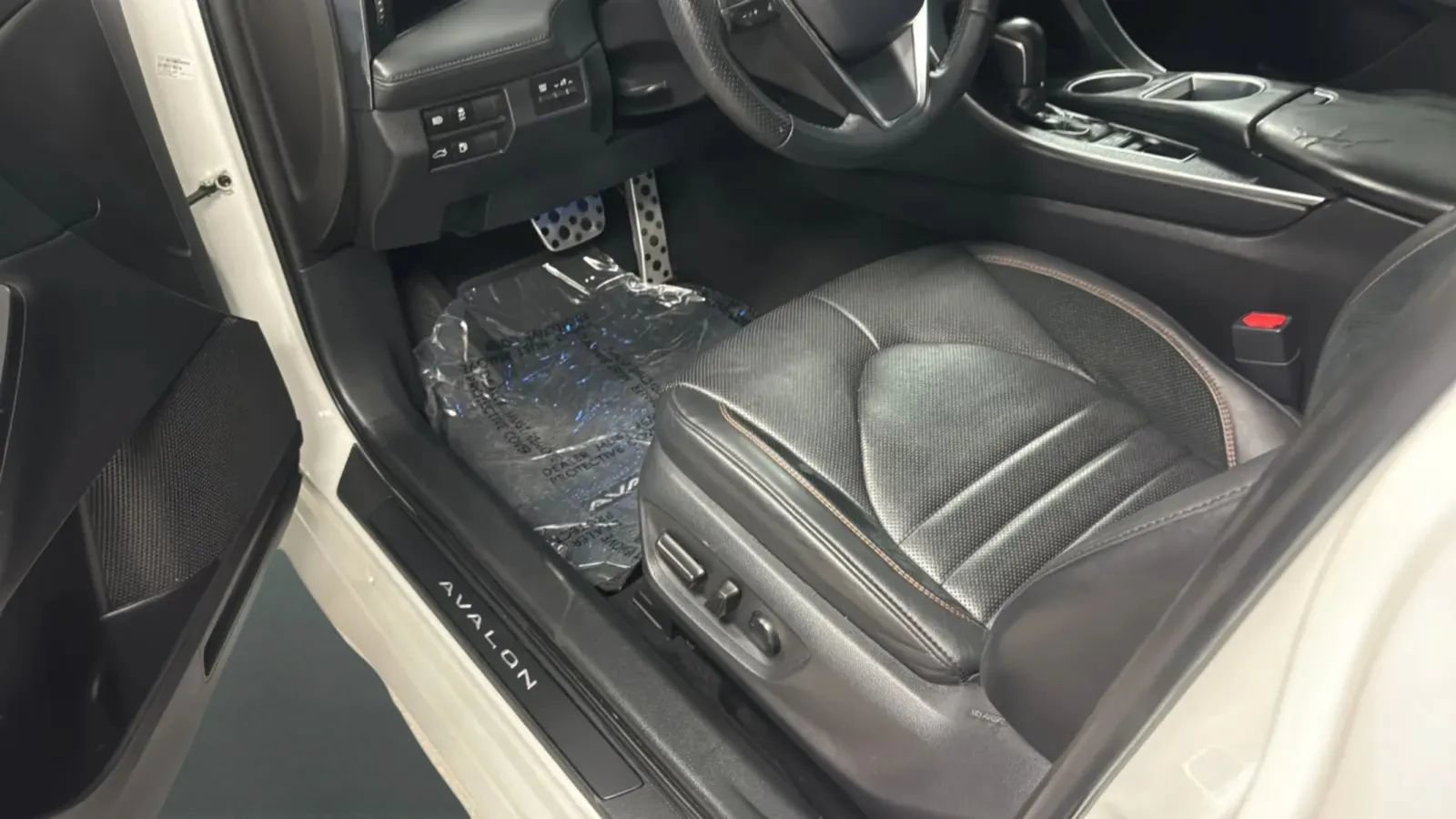 Used 2019 Toyota Avalon XSE w/ Carpet Mat Package FWD image 38