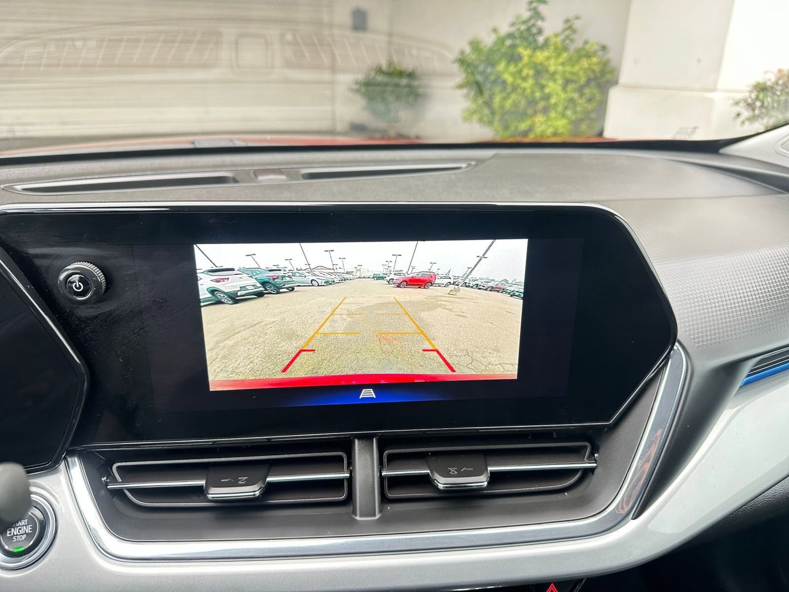 Used 2025 Chevrolet Trax LT w/ LT Convenience Package image 17