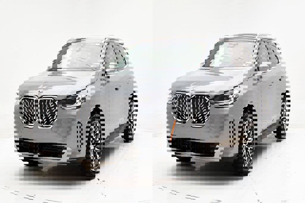 Used 2025 BMW X3 xDrive30i w/ Premium Package image 2