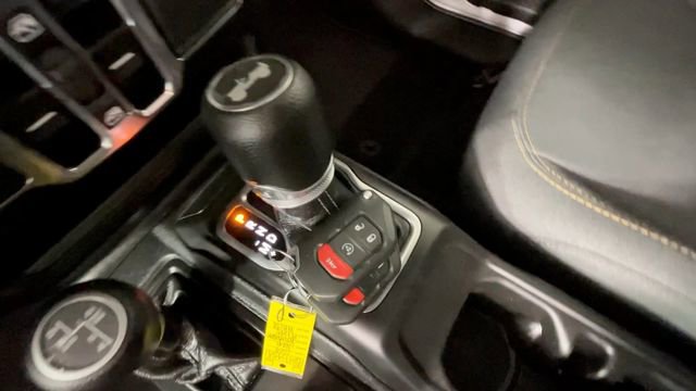 Used 2024 Jeep Wrangler Unlimited w/ Convenience Group AWD/4WD image 31