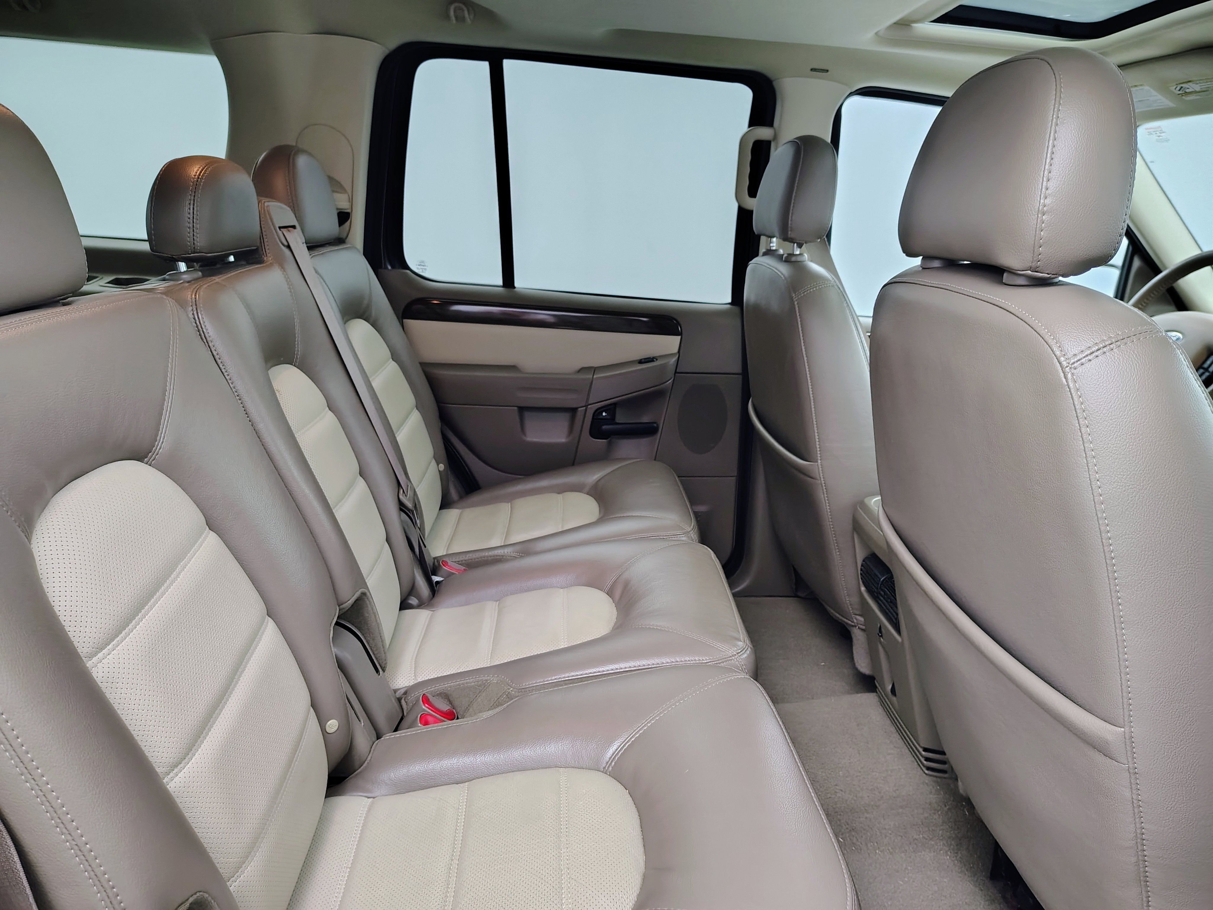 Used 2005 Ford Explorer Eddie Bauer image 15