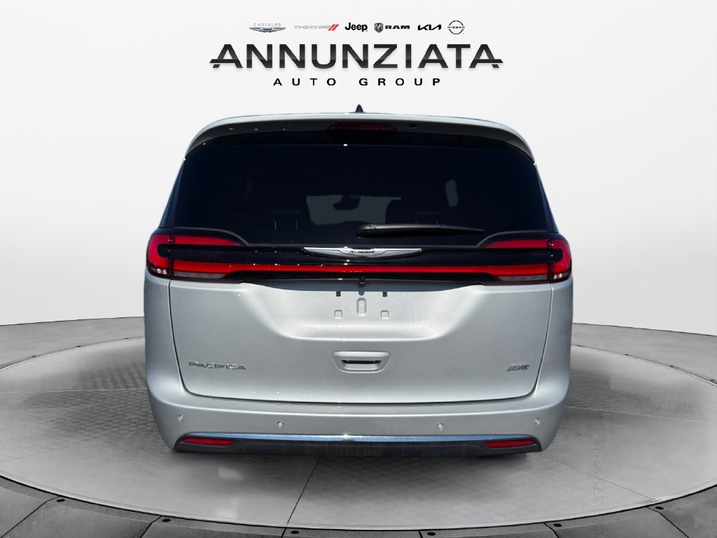 New 2026 Chrysler Pacifica Select AWD/4WD image 4