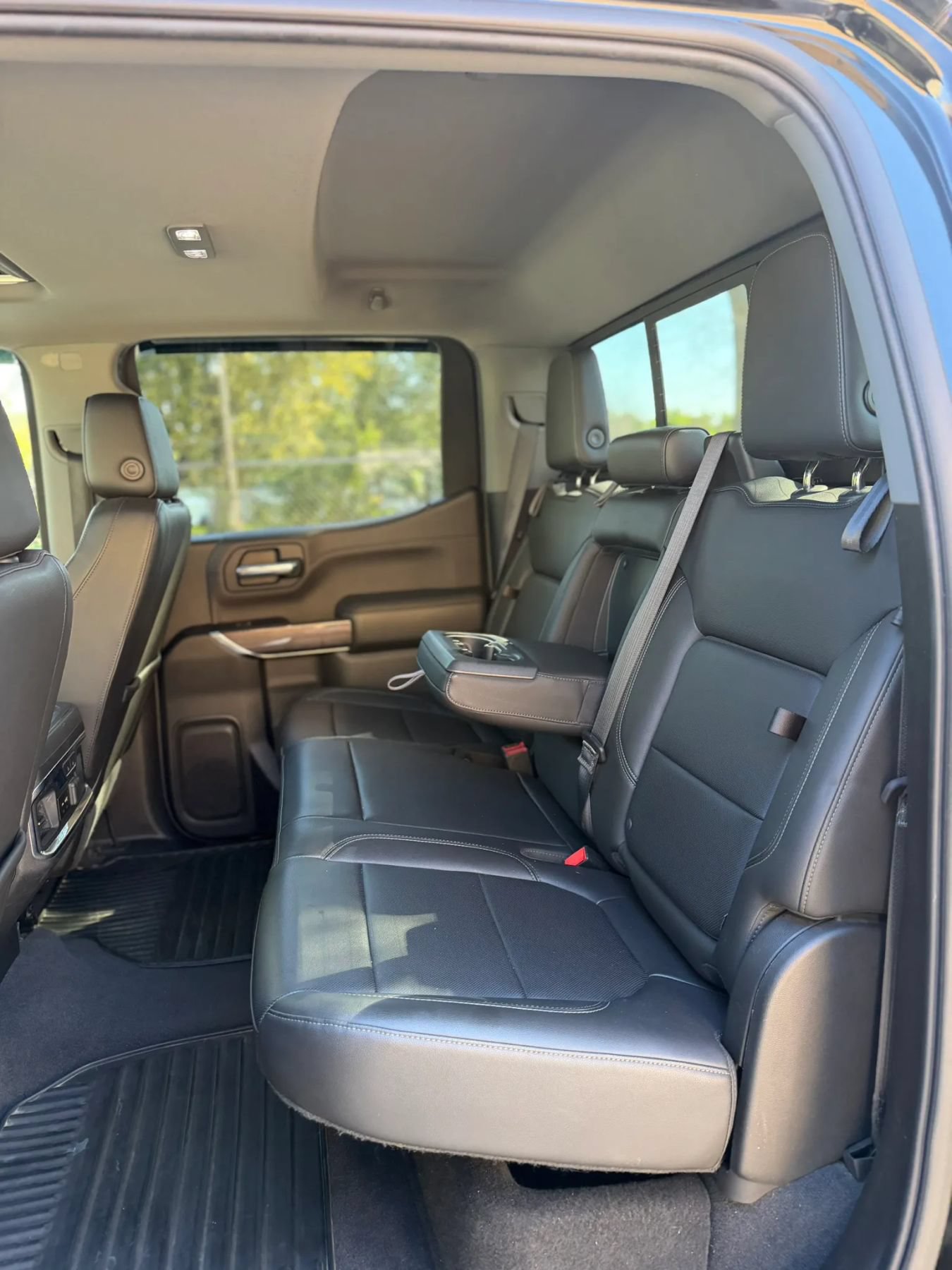 Used 2019 Chevrolet Silverado 1500 LTZ w/ LTZ Premium Package AWD/4WD image 11