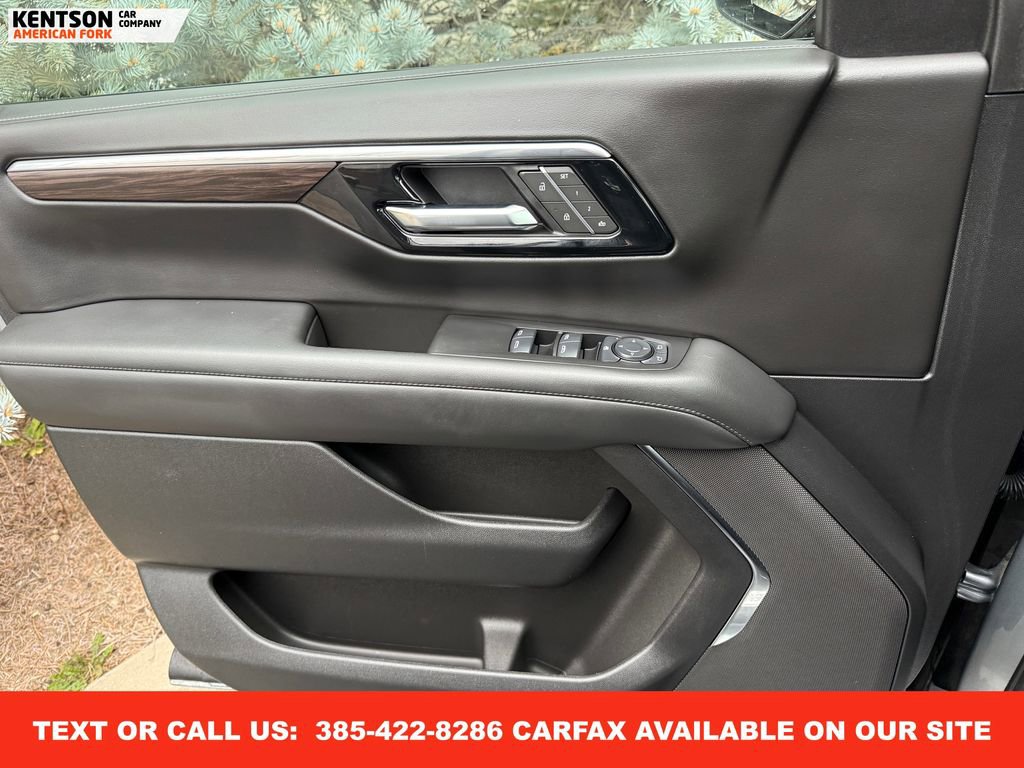 Used 2025 Chevrolet Suburban Z71 image 21