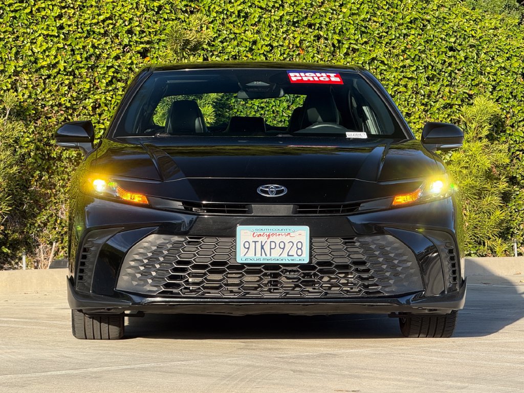 Used 2025 Toyota Camry SE FWD image 4