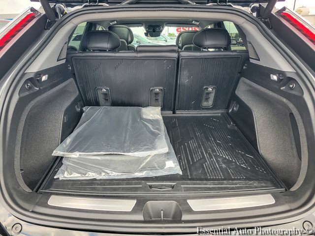 Certified 2025 Cadillac Optiq Luxury 2 w/ LPO, Floor Liner Package AWD/4WD image 32