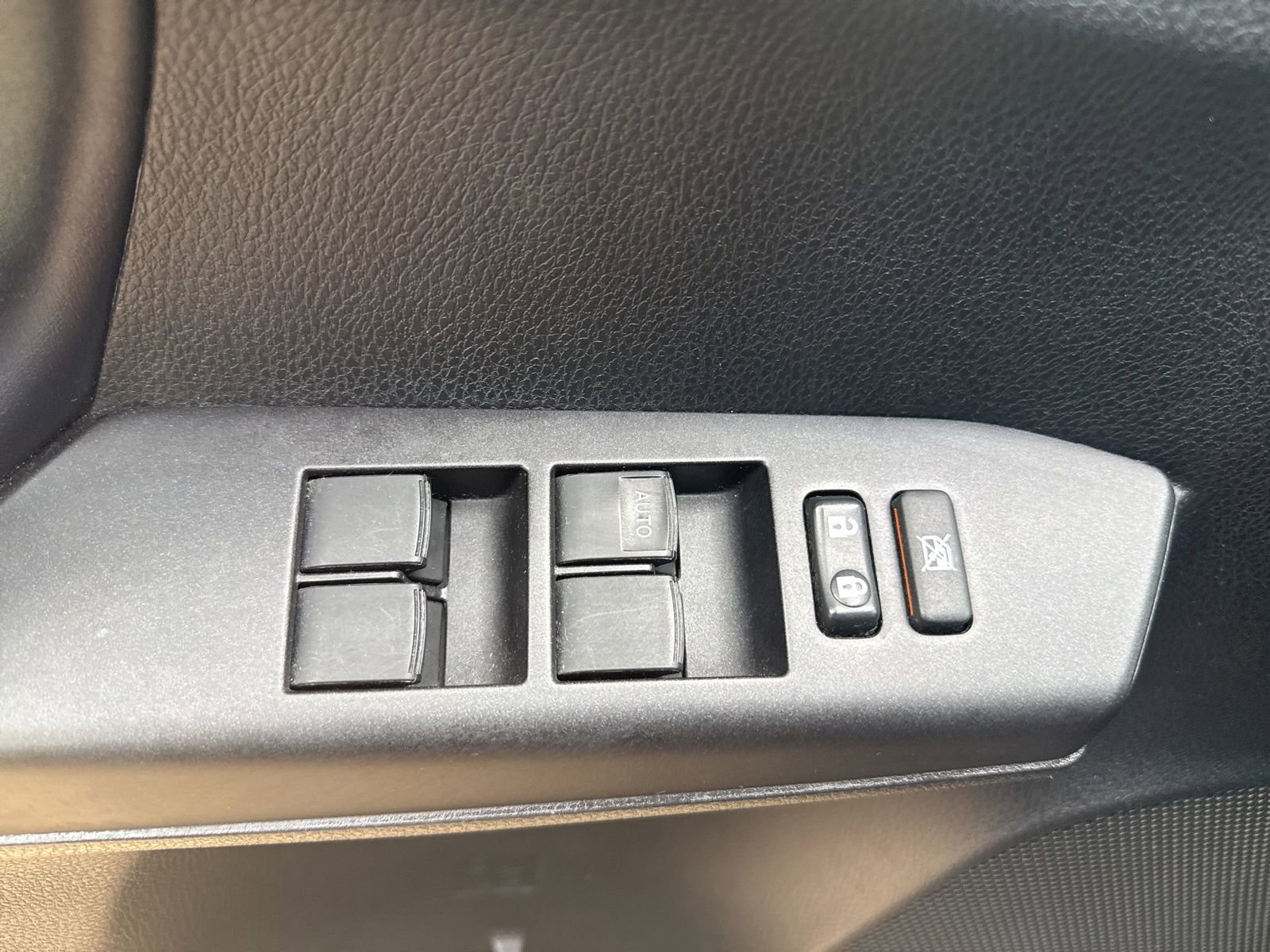 Used 2018 Toyota RAV4 XLE FWD image 13