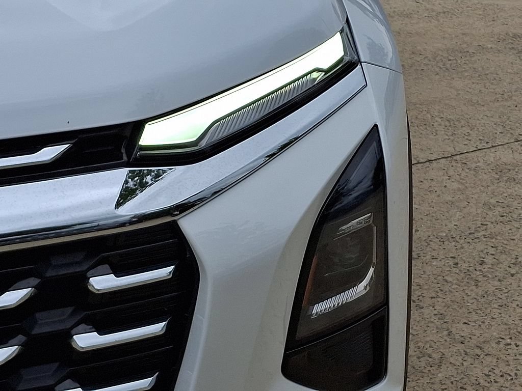 Used 2025 Chevrolet Equinox LT AWD/4WD image 9