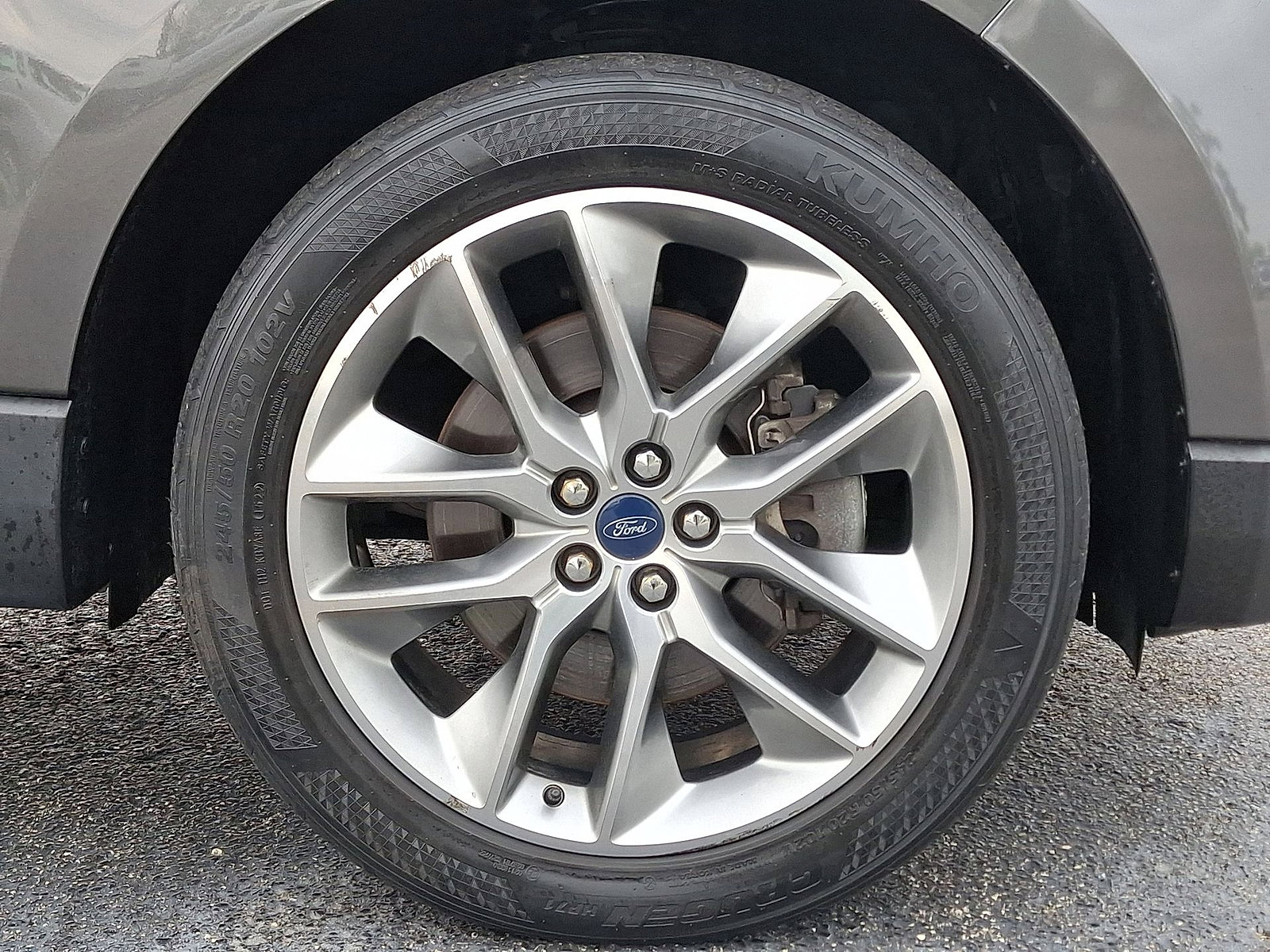Used 2018 Ford Edge Titanium w/ Equipment Group 302A AWD/4WD image 27