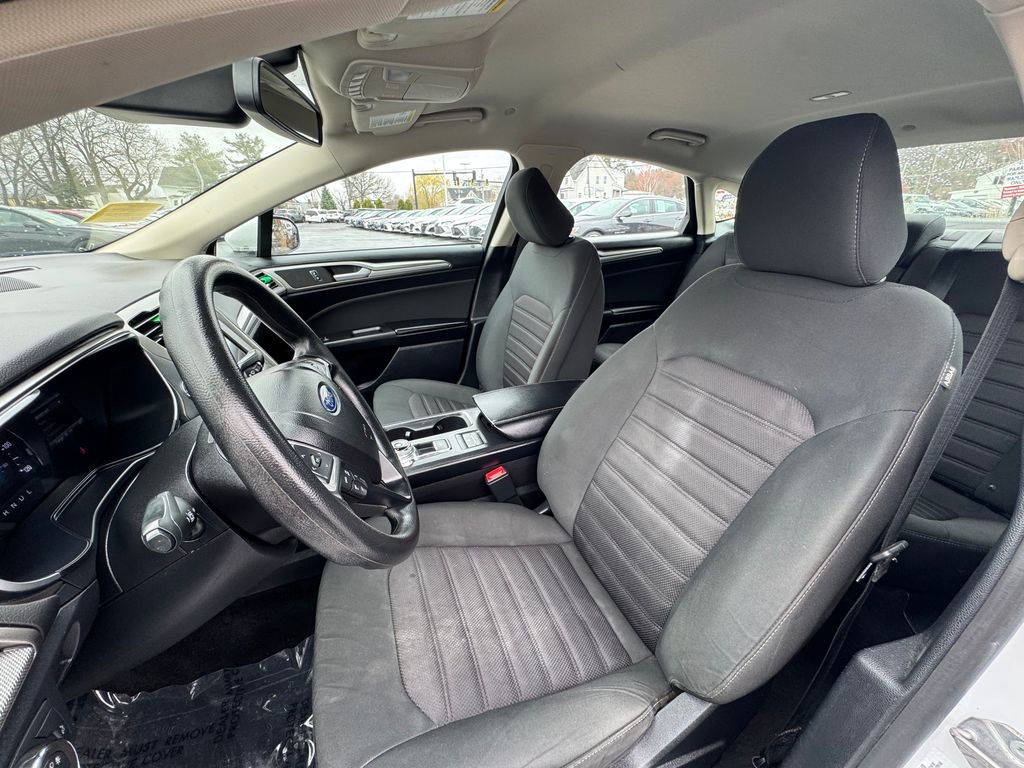 Used 2020 Ford Fusion SE FWD image 22