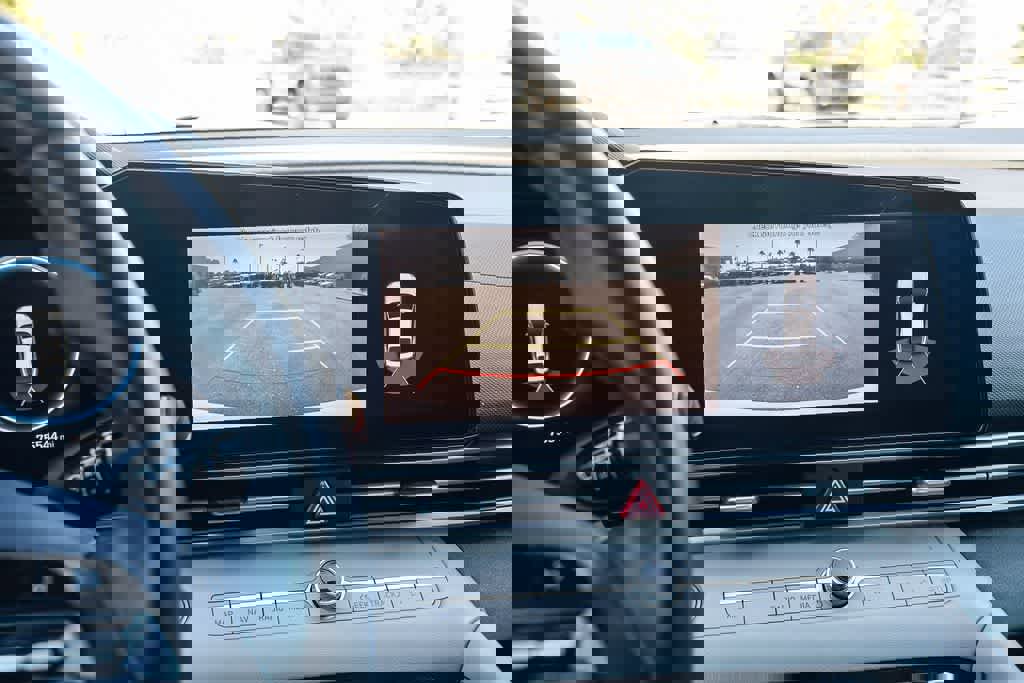 Used 2021 Hyundai Elantra Limited image 22