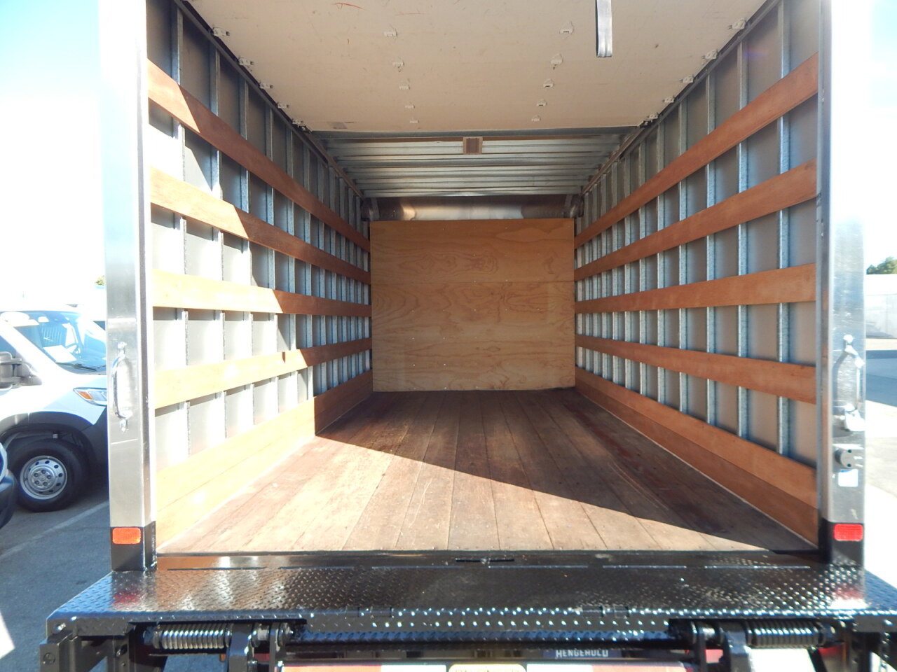 Used 2023 Isuzu NPR image 12