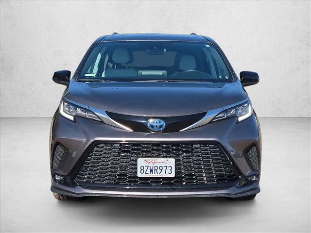 Used 2022 Toyota Sienna XSE w/ XSE Plus Package FWD image 2
