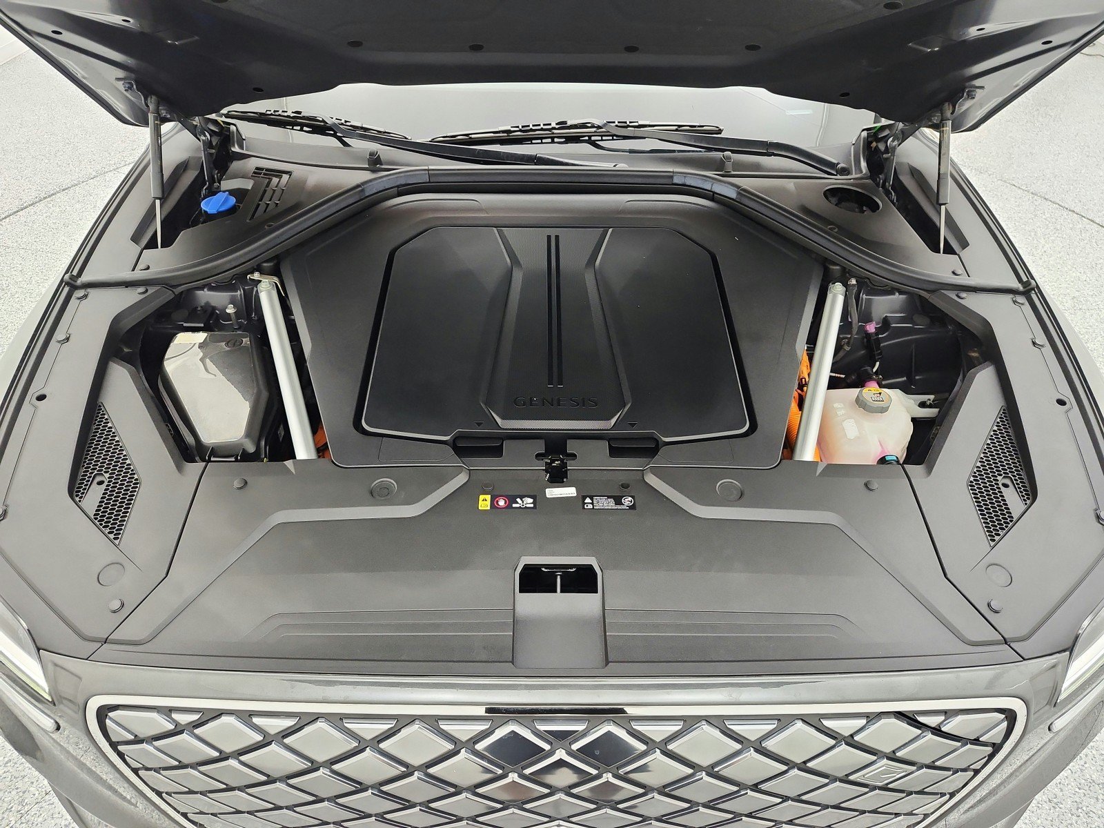 Used 2023 Genesis Electrified GV70 AWD/4WD image 25