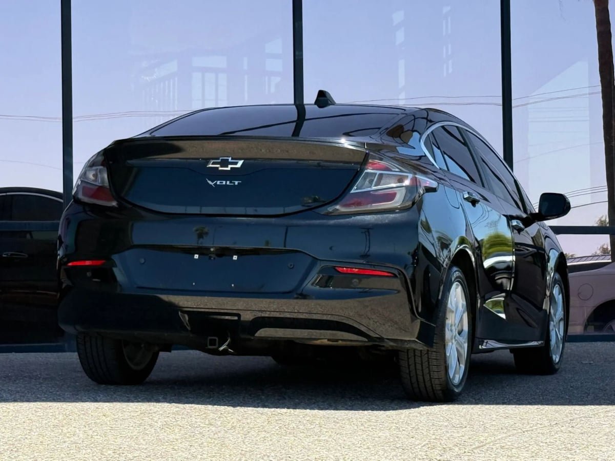 Used 2018 Chevrolet Volt Premier w/ Driver Confidence Package FWD image 11