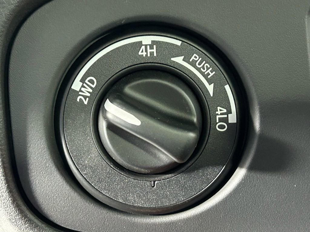 Used 2025 Nissan Frontier PRO-4X image 22