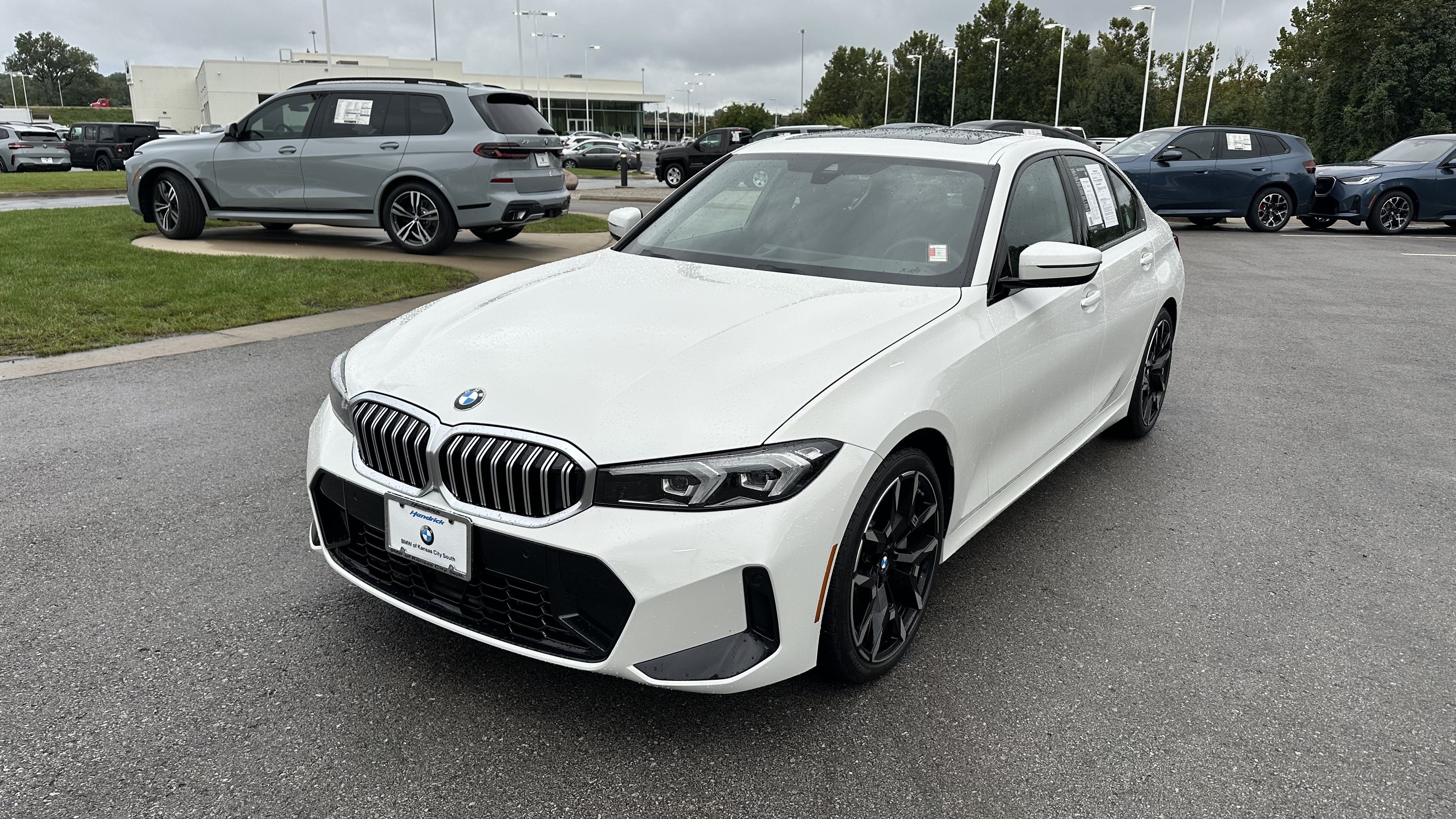Certified 2026 BMW 330i xDrive Sedan w/ M Sport Package AWD/4WD image 5