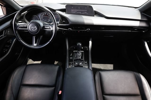 Used 2020 MAZDA MAZDA3 Hatchback w/ Preferred Package FWD image 2