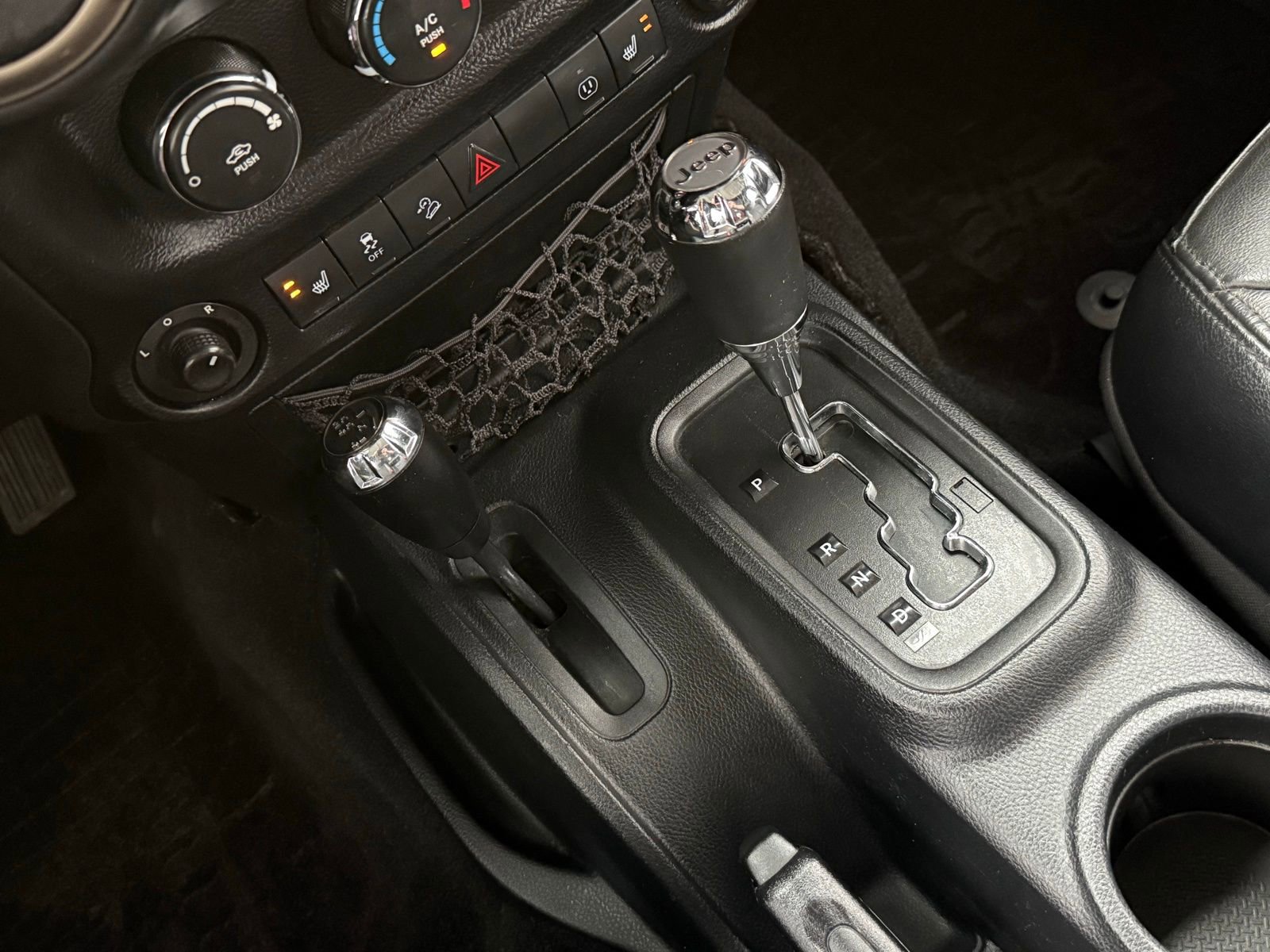 Used 2016 Jeep Wrangler Unlimited Sahara image 23