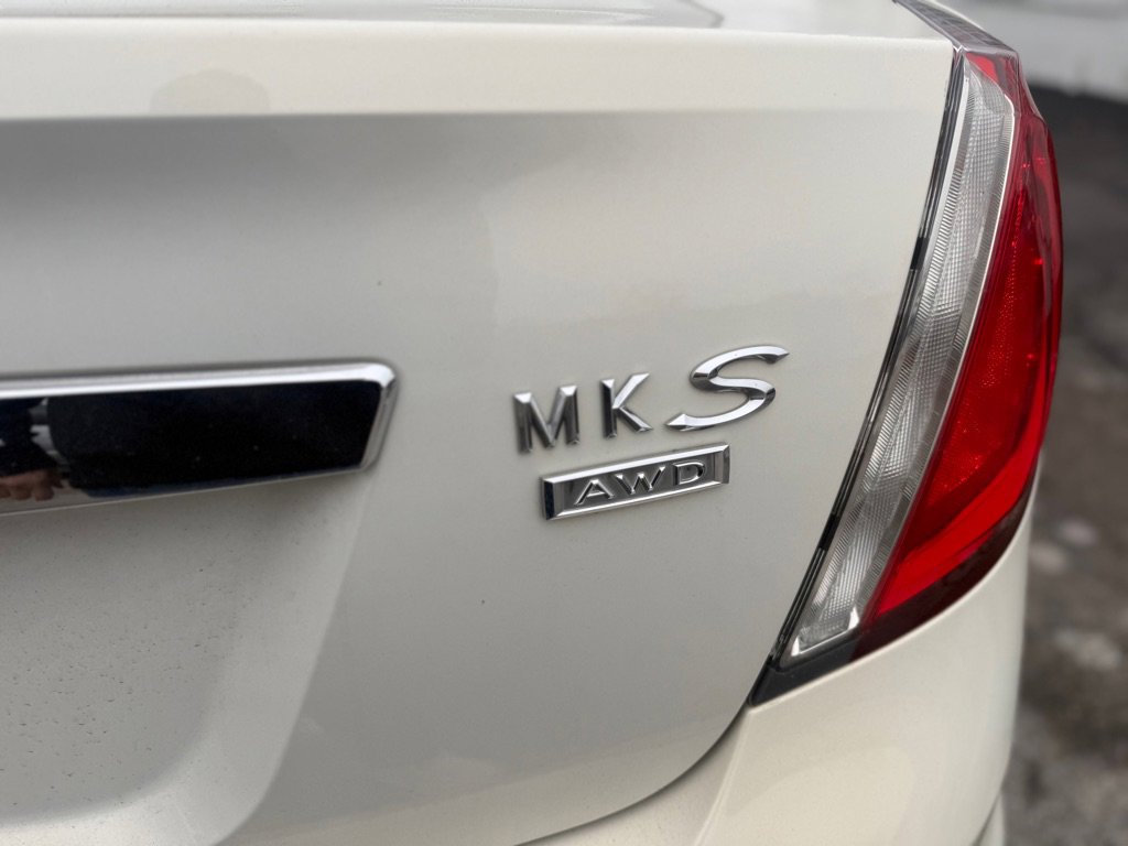 Used 2012 Lincoln MKS AWD image 22