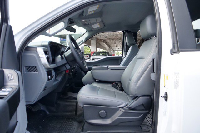 Used 2025 Ford F250 XL RWD image 21