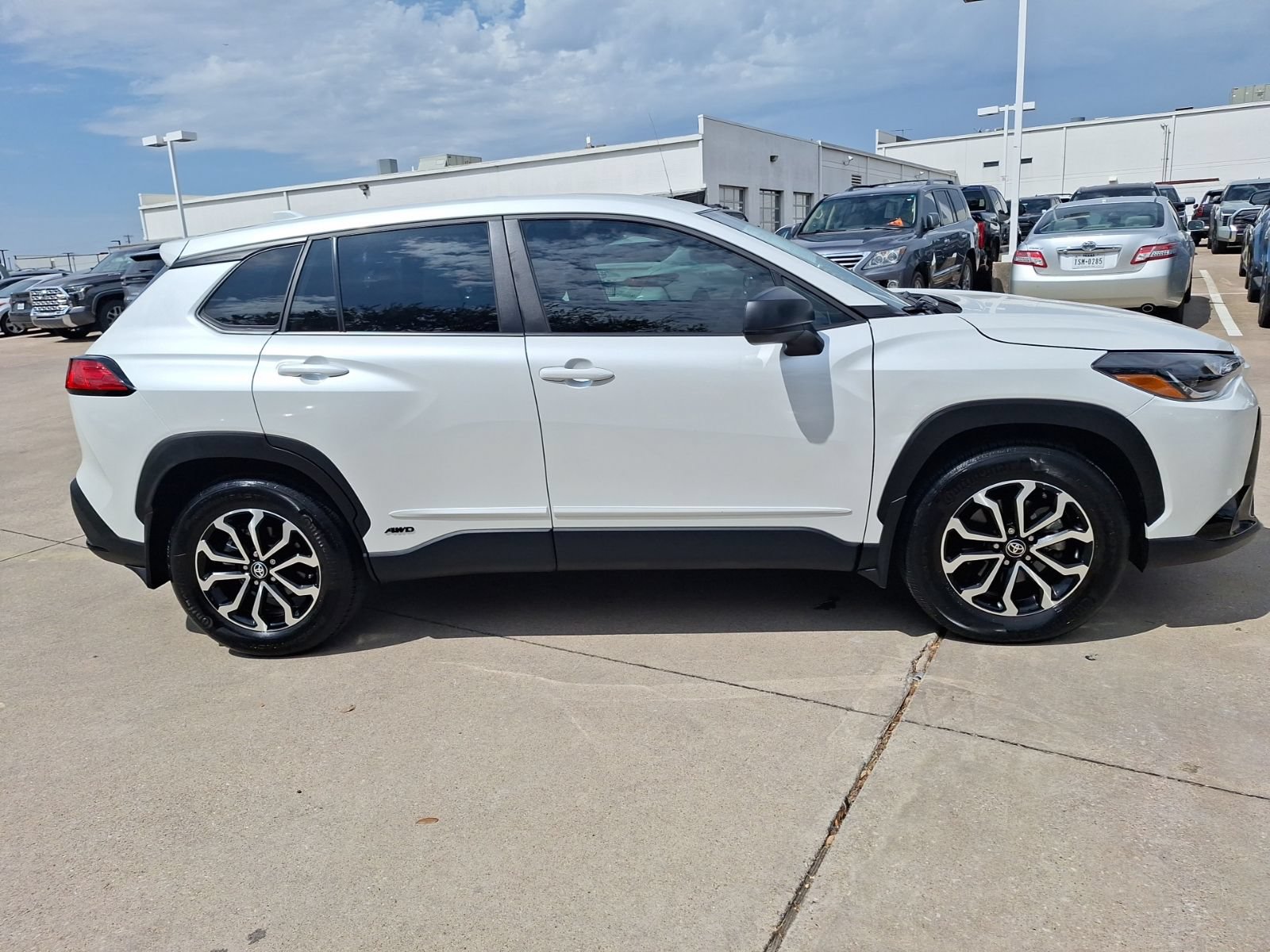 Used 2024 Toyota Corolla Cross AWD Hybrid image 7
