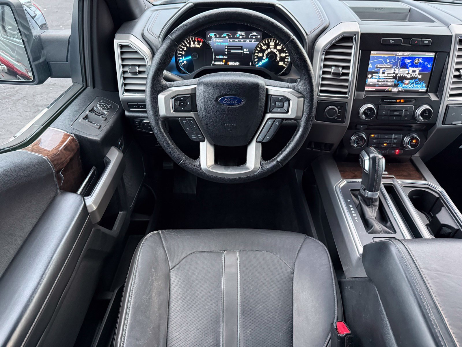 Used 2015 Ford F150 Platinum w/ Equipment Group 701A Luxury AWD/4WD image 31
