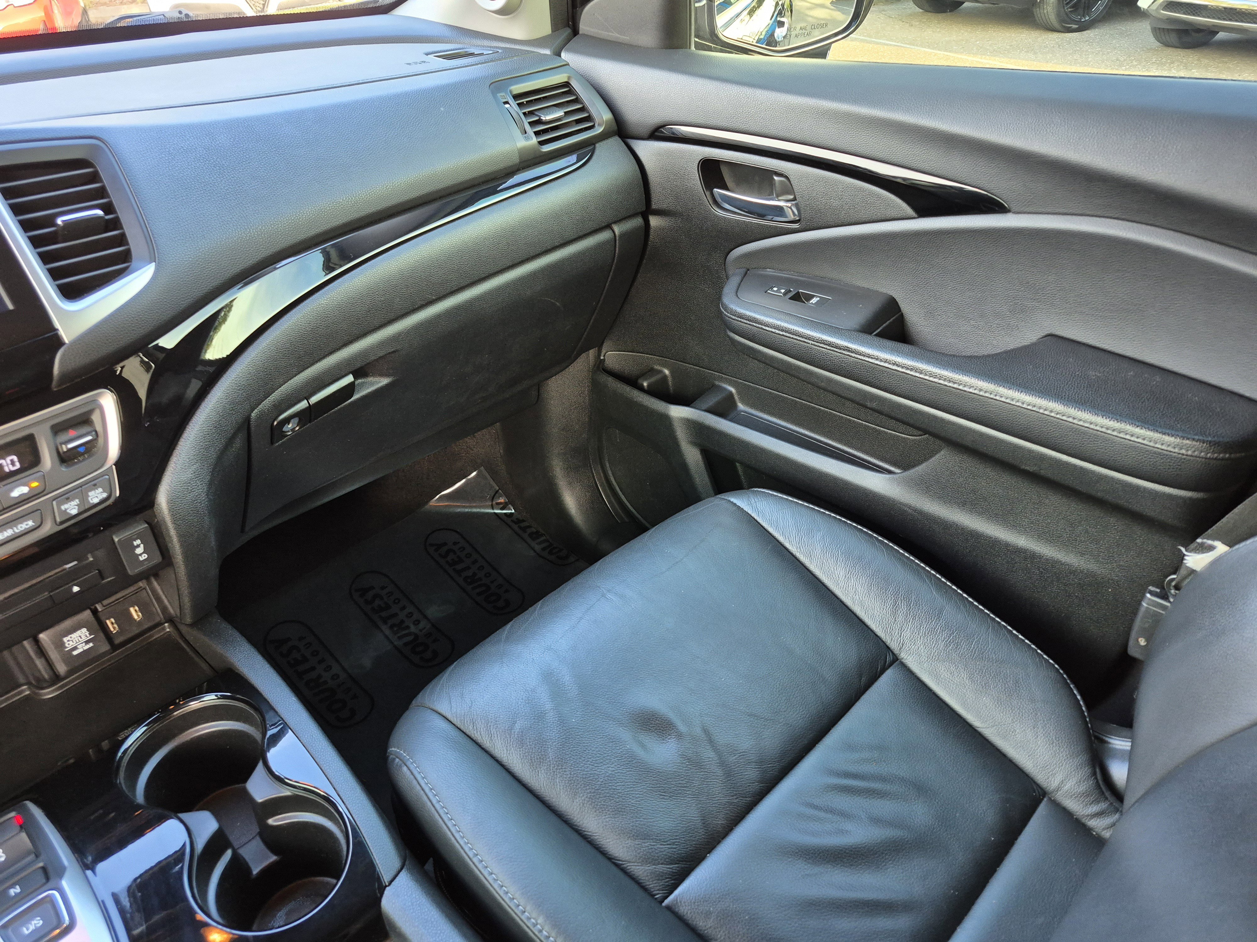 Used 2017 Honda Pilot Touring image 18