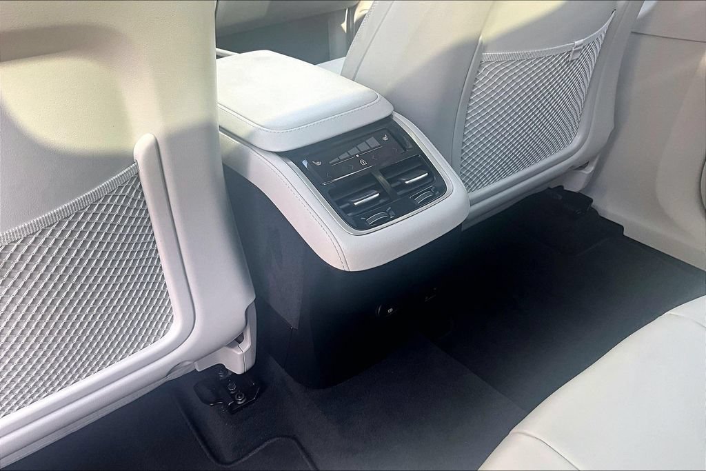 Certified 2026 Volvo XC90 B6 Ultra AWD/4WD image 31