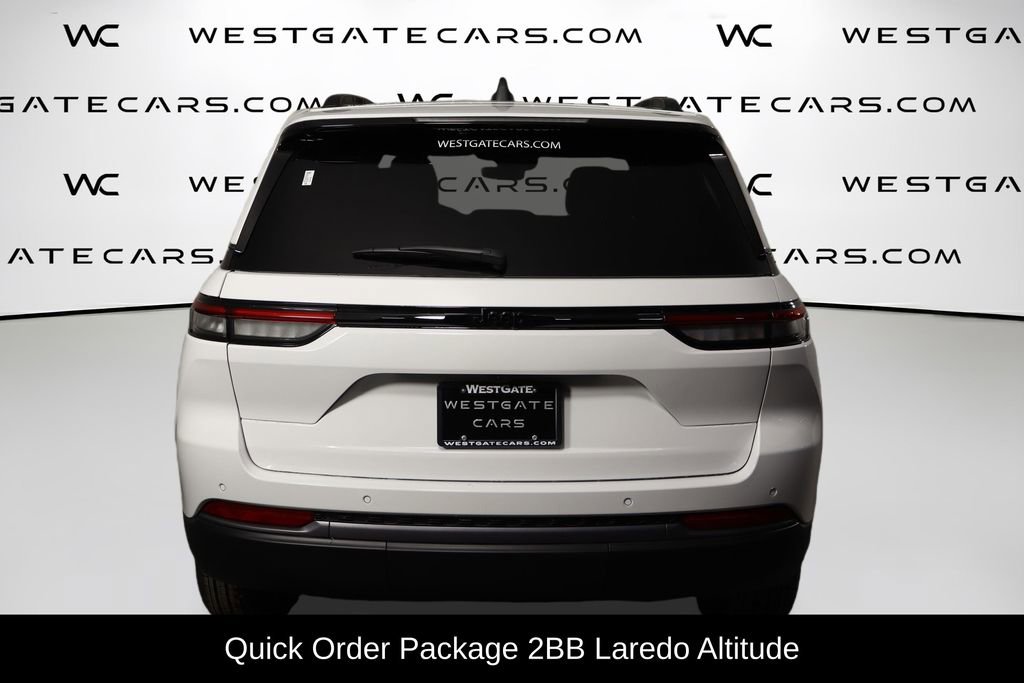New 2026 Jeep Grand Cherokee Altitude image 4